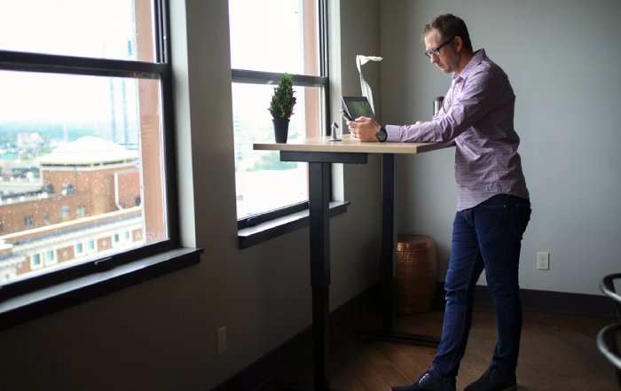 Article Image for How Startups Are Using AI to Disrupt Traditional Industries